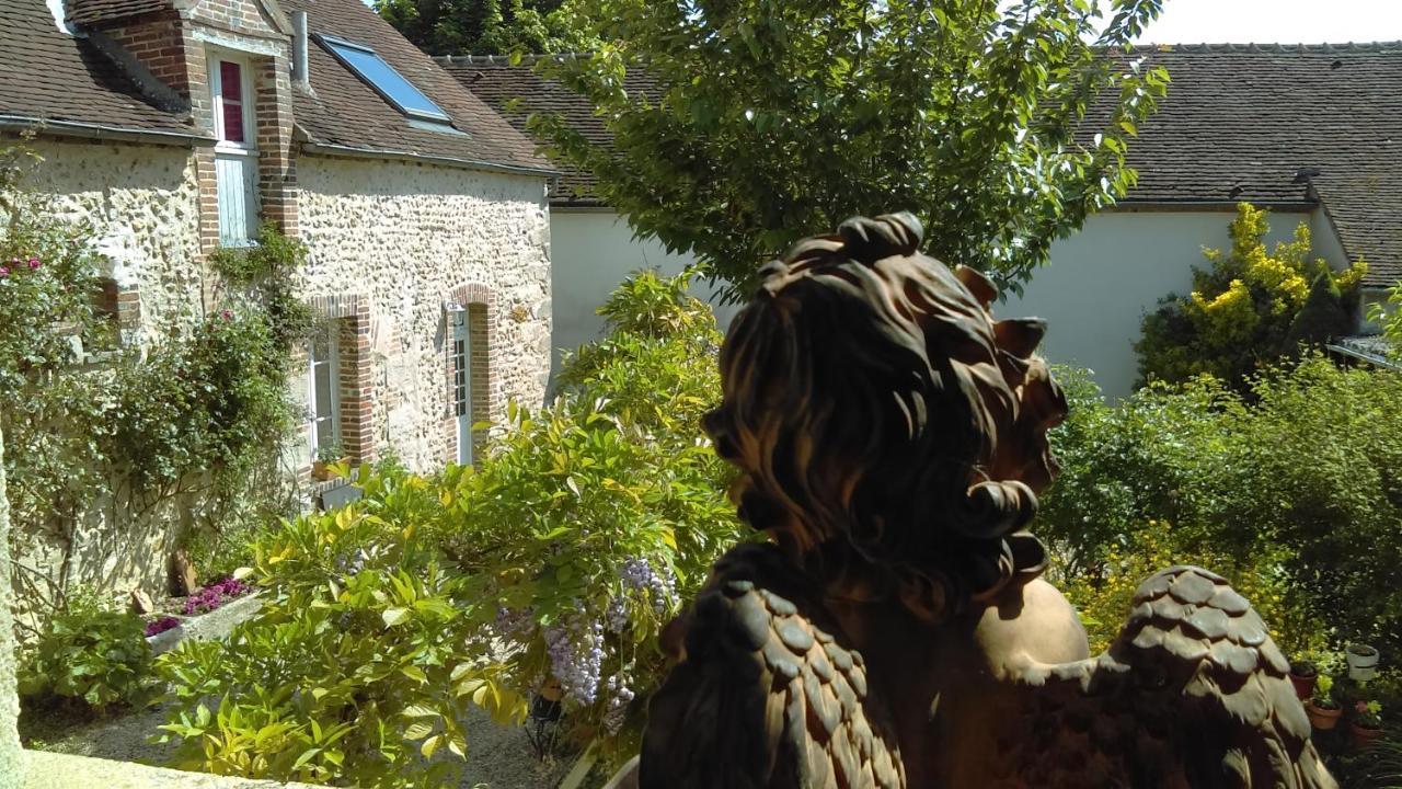 Les 3 Roses Bed & Breakfast Villeneuve-sur-Yonne Екстериор снимка