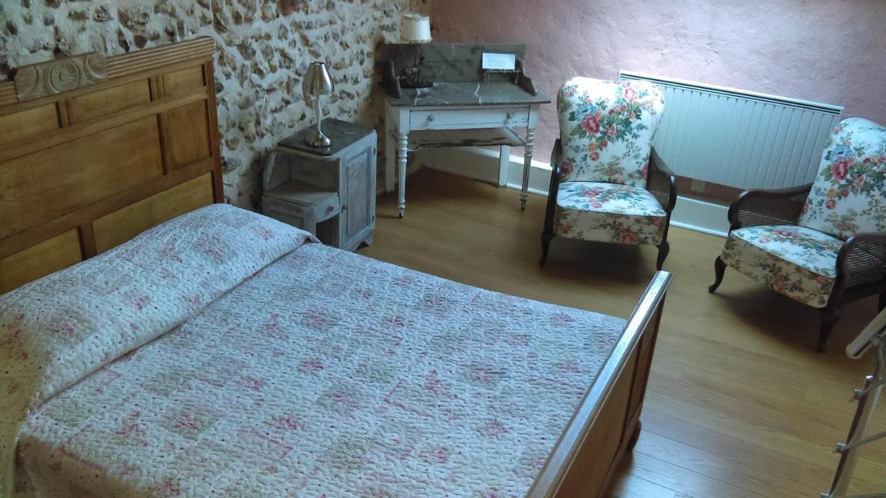 Les 3 Roses Bed & Breakfast Villeneuve-sur-Yonne Екстериор снимка